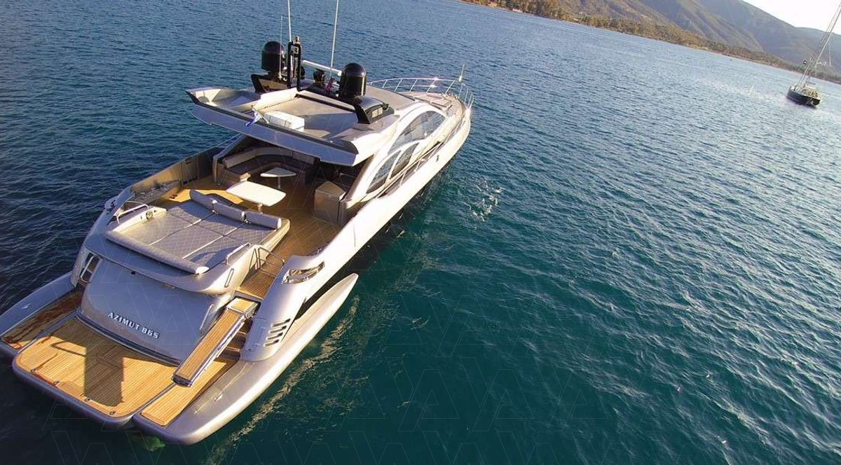 charter-super-toy-yacht-18.jpg
