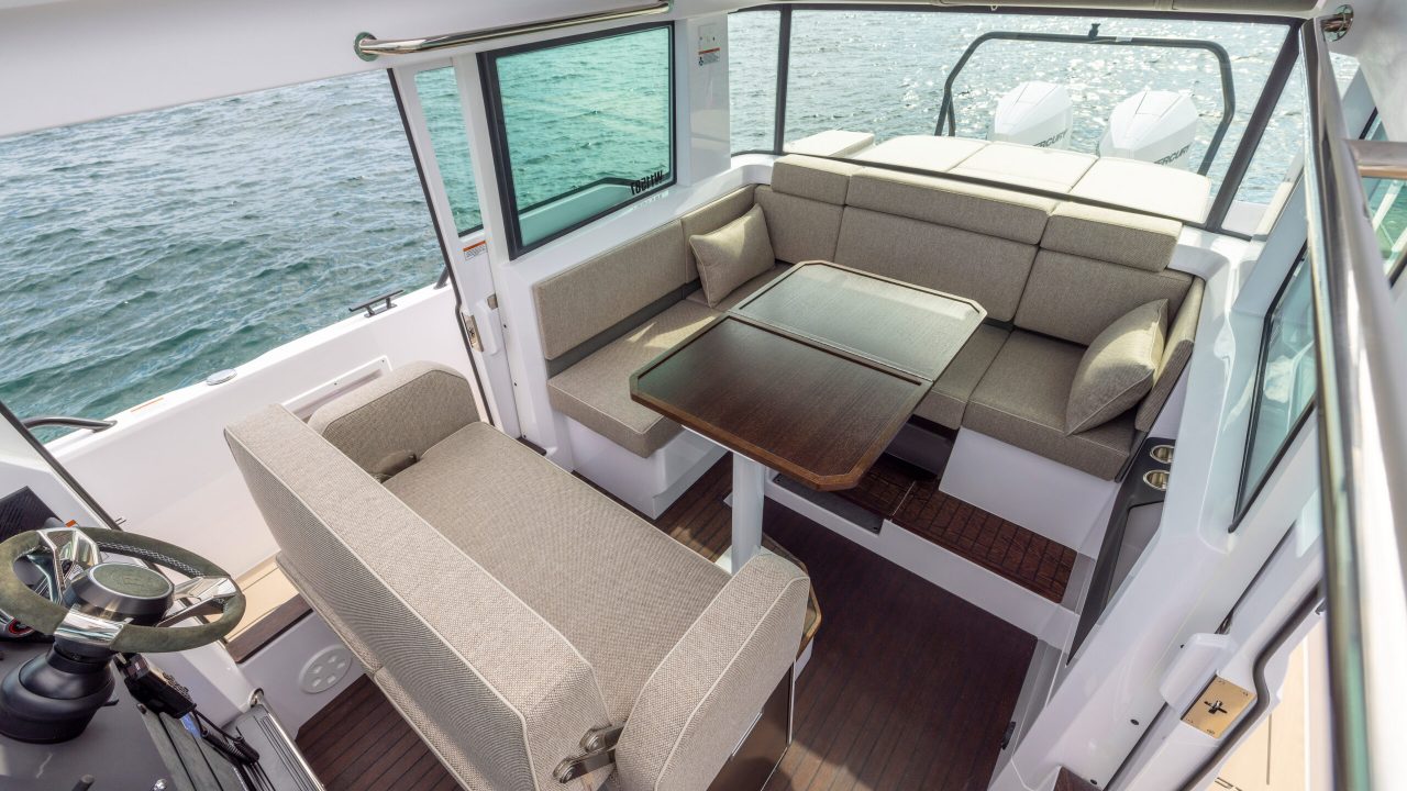 37_XC_Cross_Cabin_Gallery_0001_Axopar-37-XC-Mediterrana_C4A5105