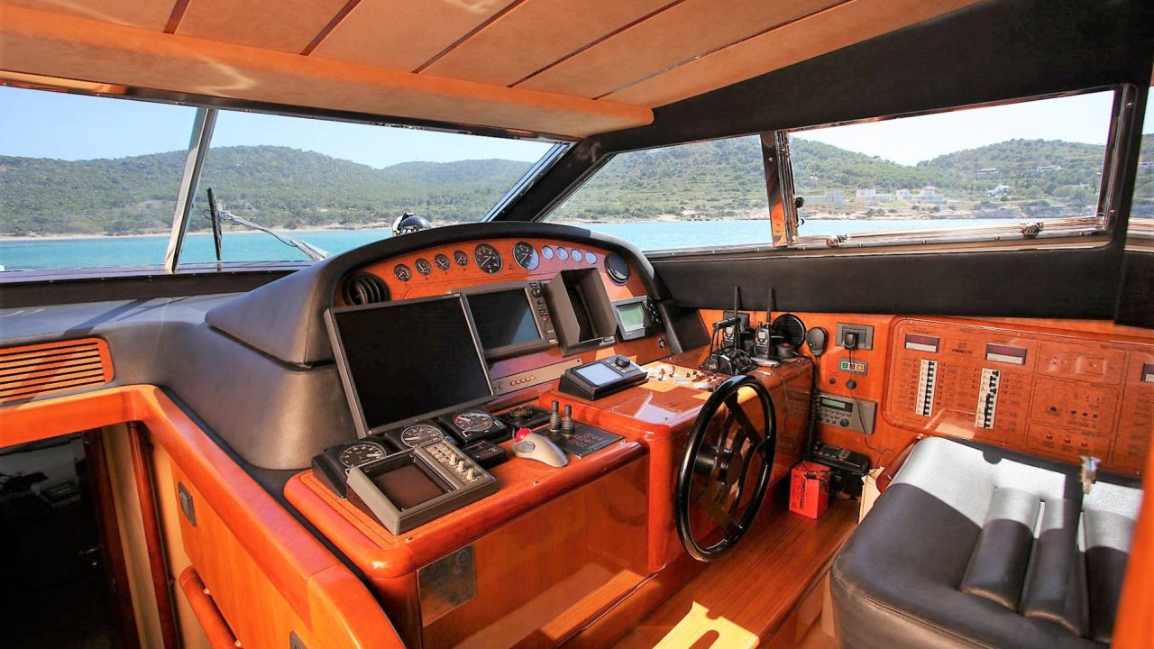 FERRETI 80 FLY (11)