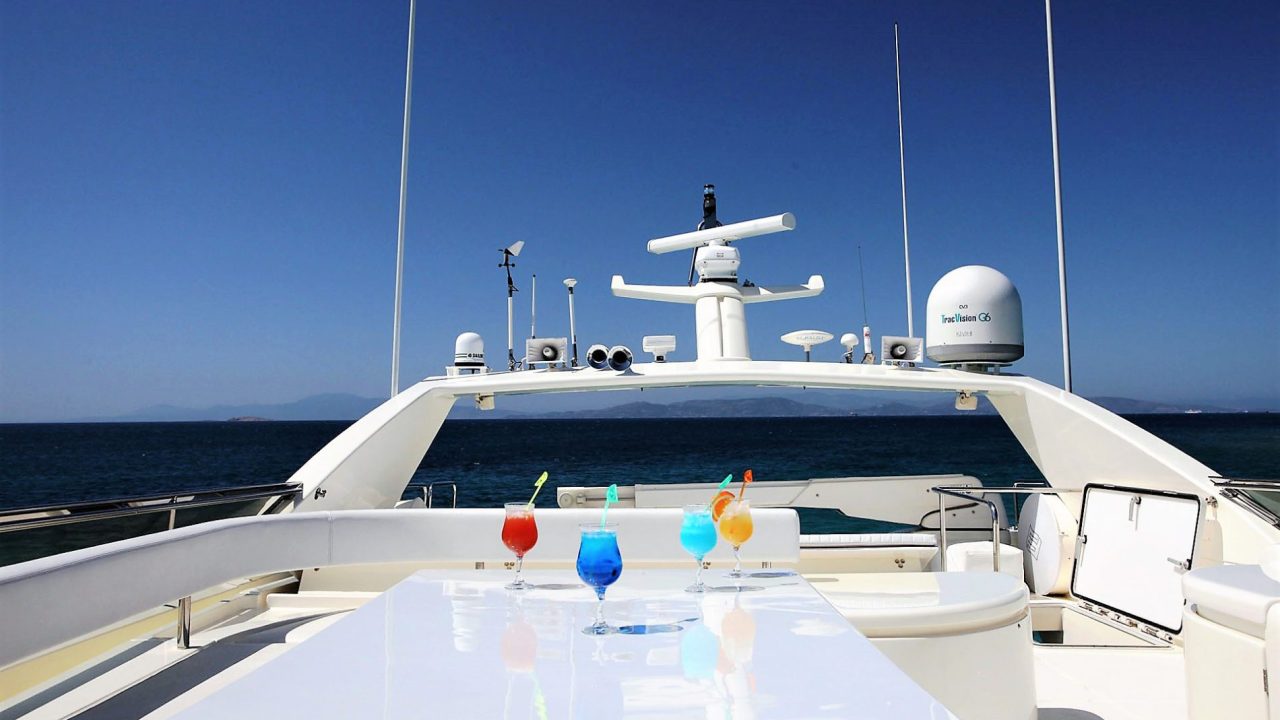 FERRETI 80 FLY (14)