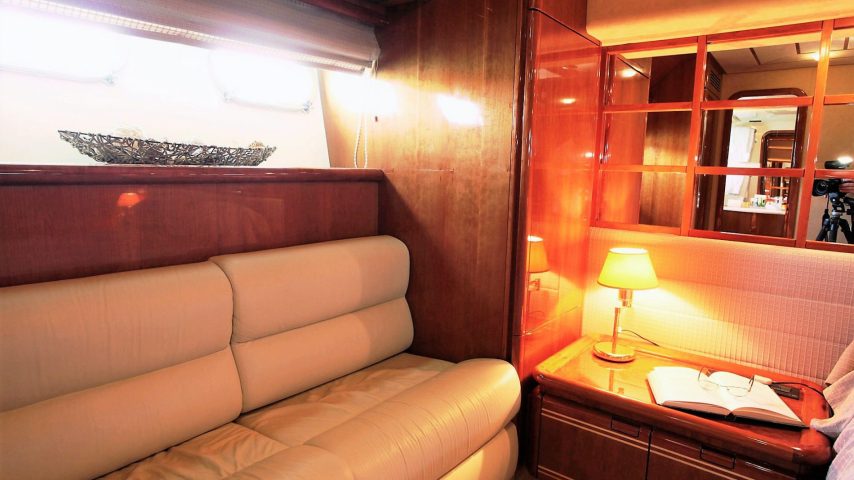 FERRETI 80 FLY (4) - Copy